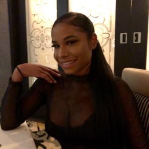 Meet your Posher, Raquel